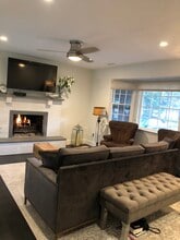 23 Hampton Harbor Rd in Hampton Bays, NY - Foto de edificio - Building Photo