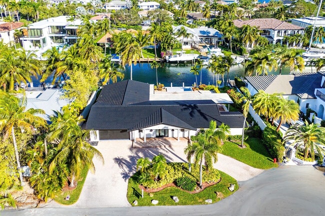 2443 NE 26th St in Lighthouse Point, FL - Building Photo - Building Photo