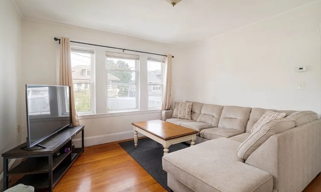 38 Burgoyne St in Boston, MA - Building Photo - Building Photo
