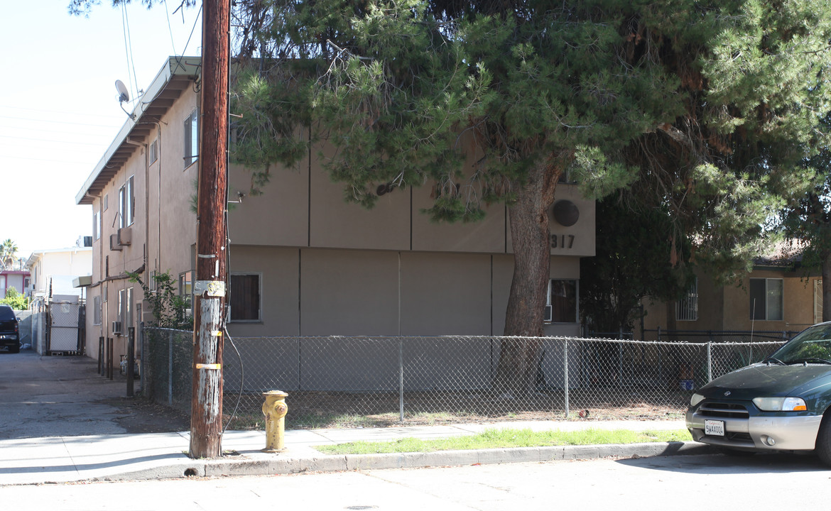 317 Avenue 56 in Los Angeles, CA - Foto de edificio