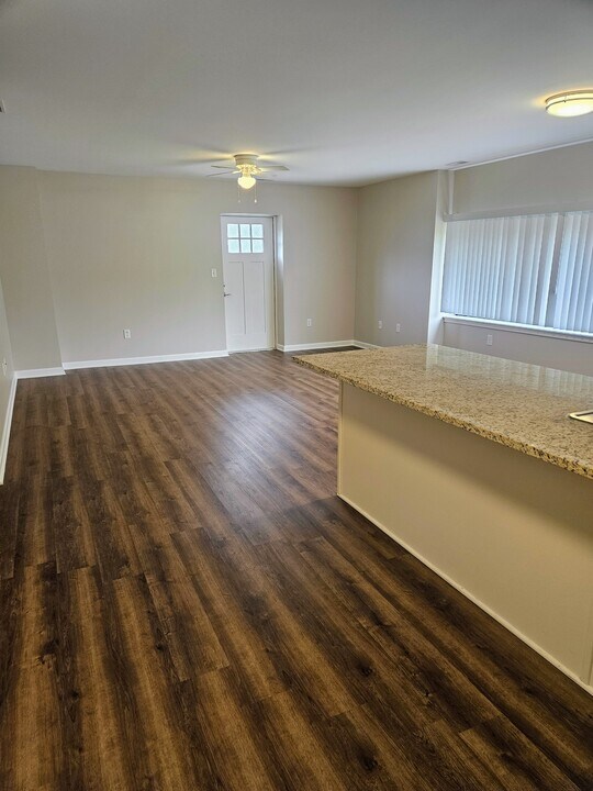 6455 Lake Ave, Unit 1 in Orchard Park, NY - Building Photo