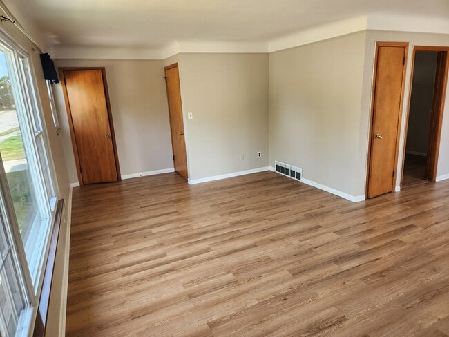 7717 Kenton Ave, Unit Up