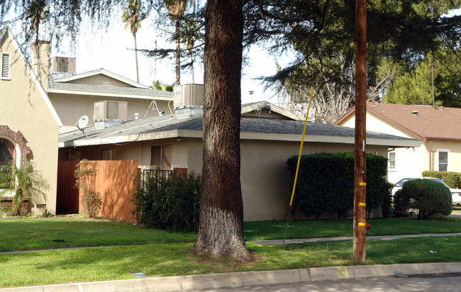 1950 N Sierra Way in San Bernardino, CA - Foto de edificio - Building Photo