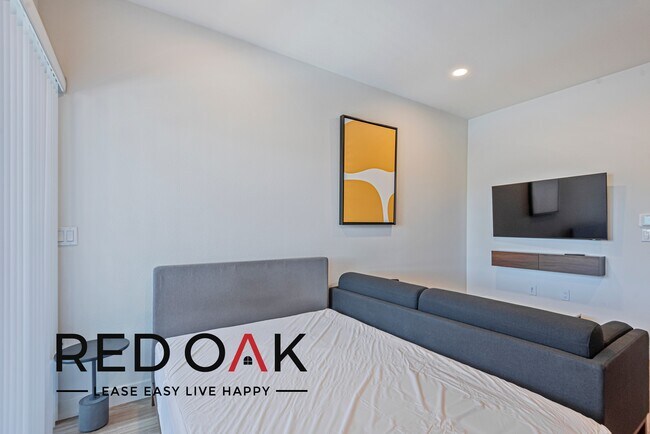 7810 Topanga Canyon Blvd-Unit -205B in Los Angeles, CA - Building Photo - Building Photo