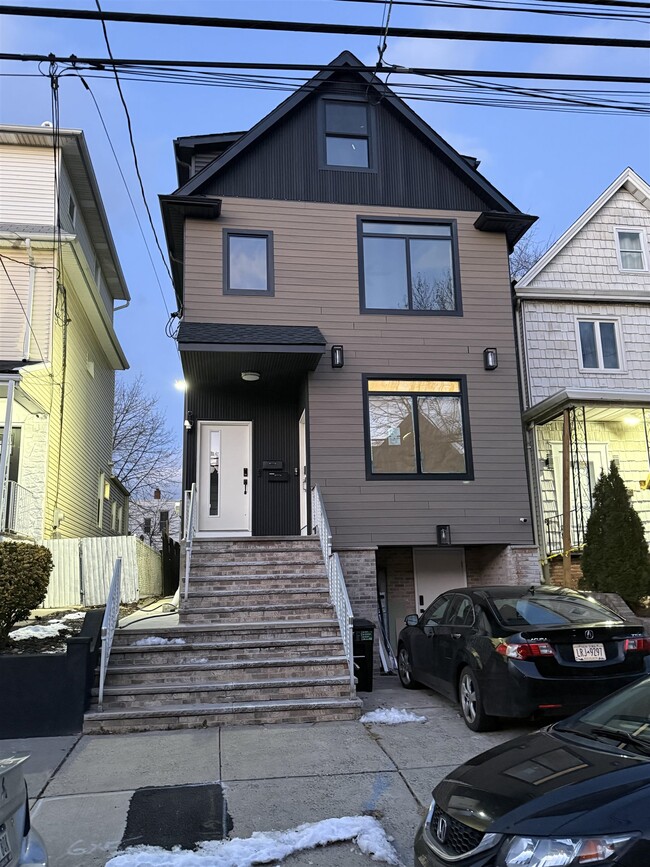 property at 23 E 44th St