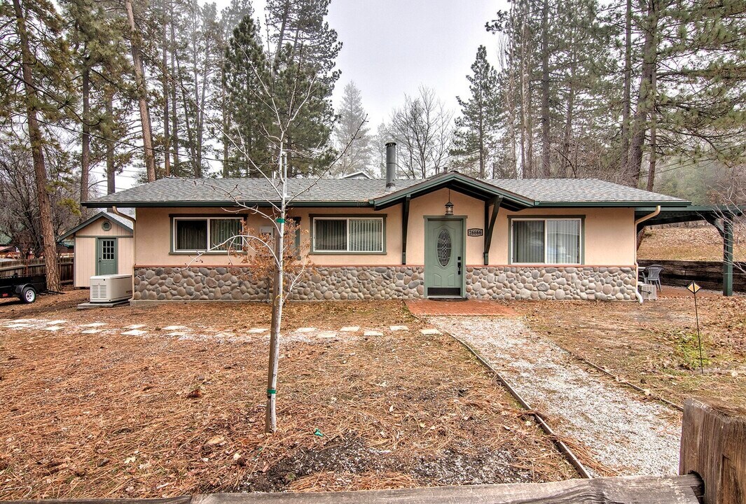 26666 Meadow Glen Dr in Idyllwild, CA - Building Photo