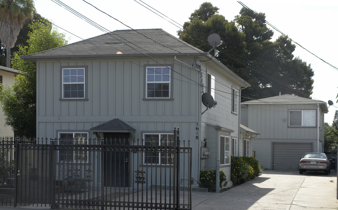 1618 82nd Ave in Oakland, CA - Foto de edificio