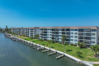 Sunrise Cove in Sarasota, FL - Foto de edificio - Building Photo