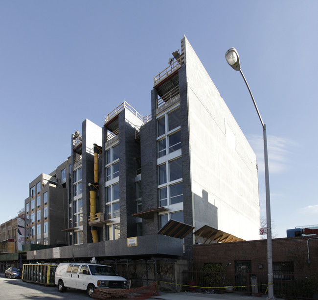 105 Grand Ave in Brooklyn, NY - Building Photo - Building Photo