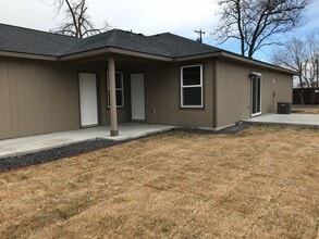 613 S Locust Ln in Moses Lake, WA - Building Photo - Building Photo