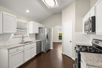 18454 Sunrise Pines Dr in Montgomery, TX - Building Photo - Building Photo