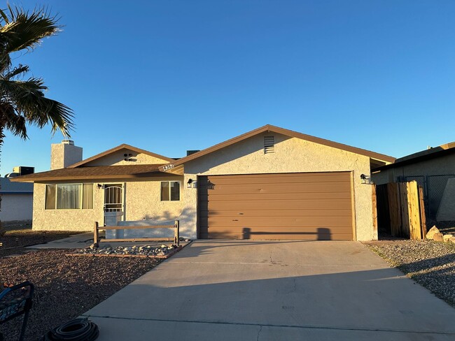 property at 4362 Los Maderos Dr