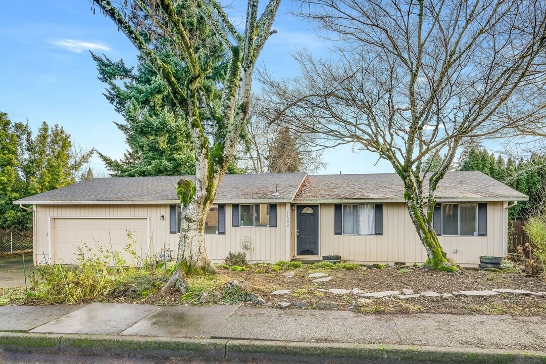 11592 SE 56th Ave in Milwaukie, OR - Building Photo