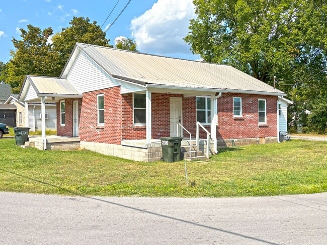 234-236 W Winchester St