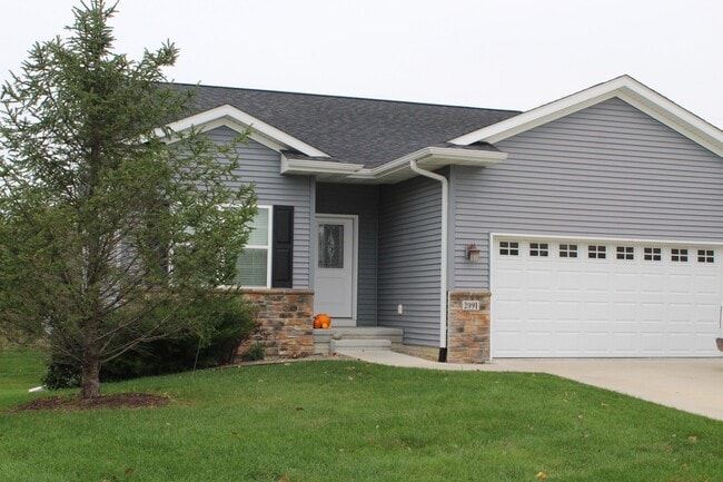 property at 2091 Mackinaw Dr