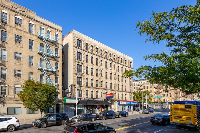 2500 Adam C Powell Blvd in New York, NY - Foto de edificio - Building Photo