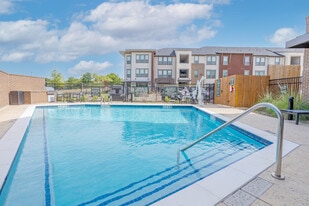 Avenue at Sycamore Park in Fort Worth, TX - Building Photo