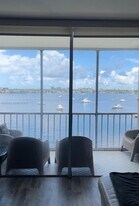 2910 Point E Dr in Aventura, FL - Building Photo