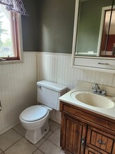 123 N Thomas St, Unit #B in Loyal, WI - Foto de edificio - Building Photo