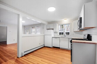 5 Wood Ct-Unit -Unit 2 in Plymouth, CT - Foto de edificio - Building Photo