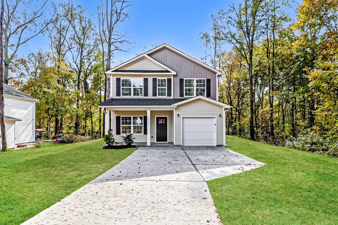 7823 Bellhaven Blvd in Charlotte, NC - Building Photo