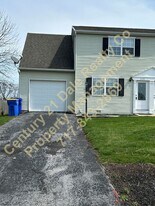 3133 Glen Hollow Dr in Dover, PA - Building Photo