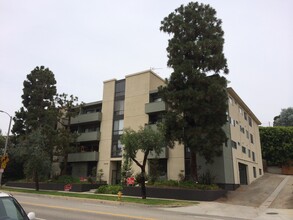 16169 Sunset Blvd, Unit 302 in Los Angeles, CA - Building Photo - Building Photo