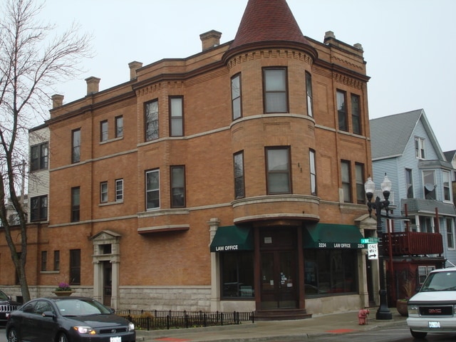 2224 W Irving Park Rd in Chicago, IL - Building Photo
