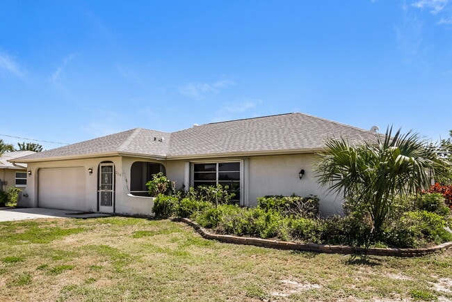 2130 SE 9th Terrace in Cape Coral, FL - Foto de edificio - Building Photo