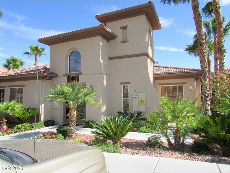3925 Legend Hills St, Unit 201 in Las Vegas, NV - Building Photo