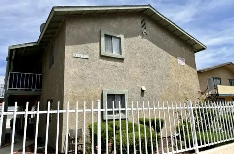 38560 Larkin Ave, Unit 4 in Palmdale, CA - Building Photo