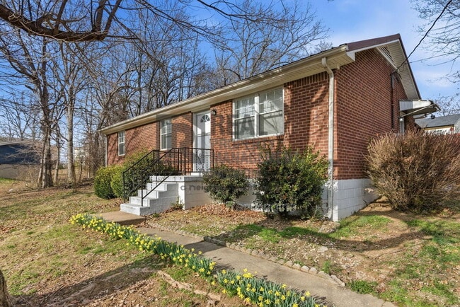 1527 Cherry Tree Dr in Clarksville, TN - Building Photo - Building Photo