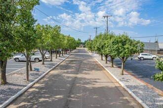 The Vue at Oak Creek in Oklahoma City, OK - Foto de edificio - Building Photo