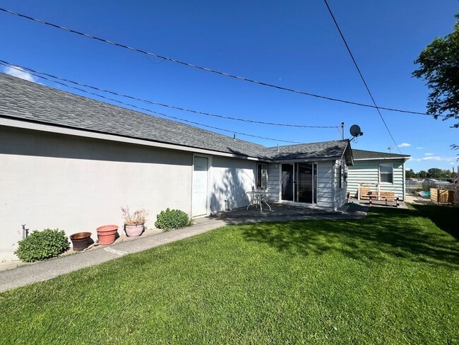 property at 704-704 W 4th Ave