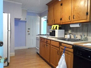 11 Chestnut St, Unit 2R in Wakefield, MA - Foto de edificio - Building Photo