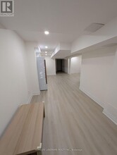 1160 Atkins Dr in Newmarket, ON - Building Photo - Building Photo