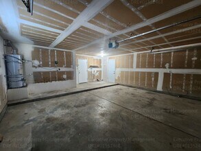 8116 Woodside St in Bakersfield, CA - Building Photo - Building Photo