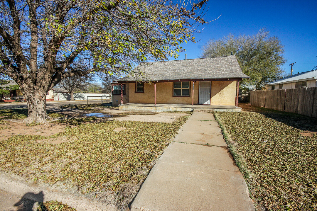 1121 Ash St in Clovis, NM - Building Photo