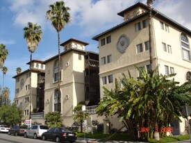 1460 N Mansfield Ave, Unit 117 in Los Angeles, CA - Building Photo