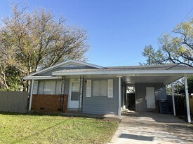 430 NW Mission Blvd in Lawton, OK - Building Photo