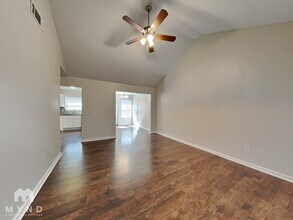 207 Lake Forest Dr in La Vergne, TN - Building Photo - Building Photo