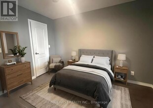 1150 Parkwest Pl in Mississauga, ON - Building Photo - Building Photo