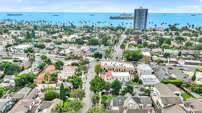 243 Orizaba Ave, Unit 243 in Long Beach, CA - Foto de edificio - Building Photo