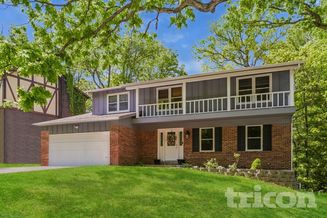 519 Falaise Dr in Creve Coeur, MO - Building Photo