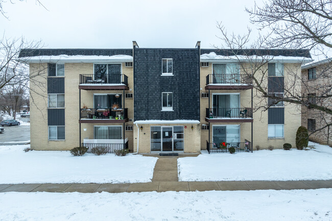 8860 Mobile Ave in Oak Lawn, IL - Foto de edificio - Building Photo