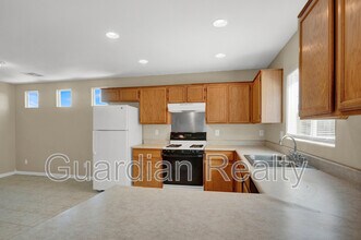 5258 Paradise Skies Ave in Las Vegas, NV - Building Photo - Building Photo
