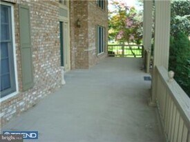 8 Poplar Ct in West Windsor Township, NJ - Building Photo