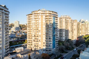 the Riviera on the Quay in New Westminster, BC - Building Photo