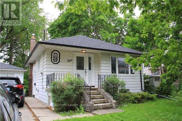 8 Maple Ave S in Mississauga, ON - Building Photo