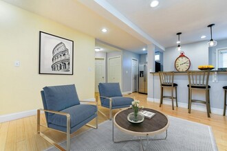 4 Spruce St in Dedham, MA - Building Photo - Building Photo
